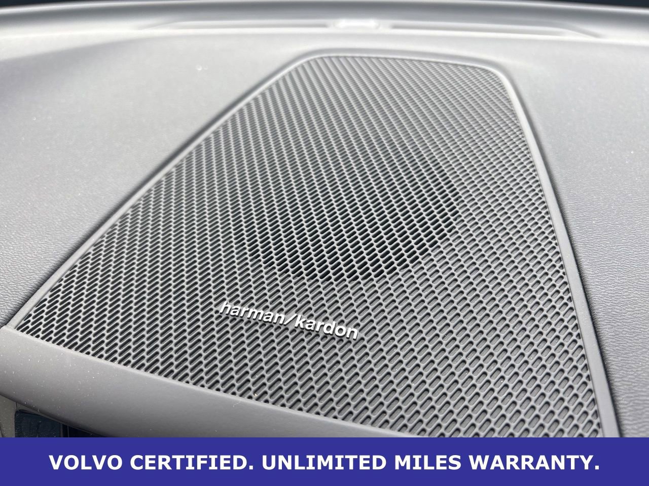 Certified 2024 Volvo XC60 B5 Plus w/ Protection Package Premier image 23