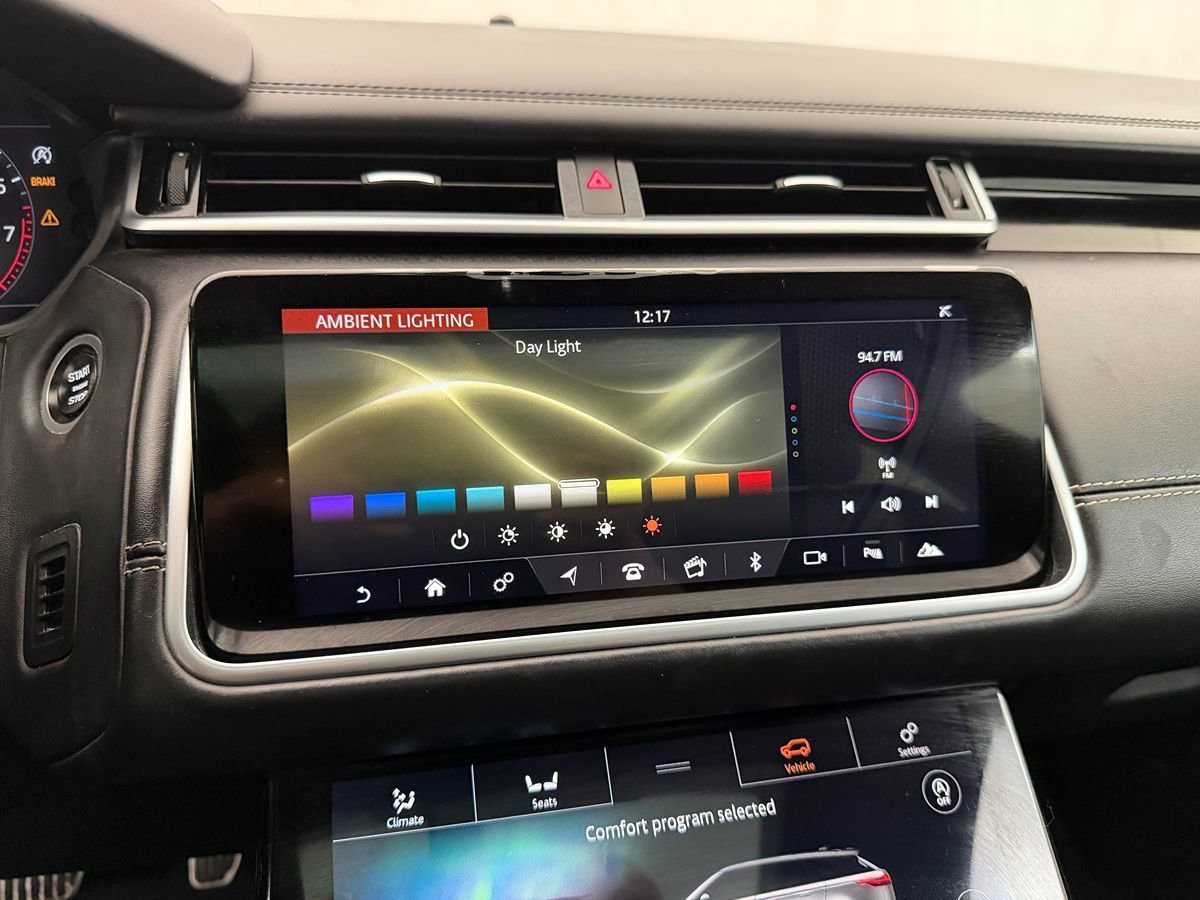 Used 2018 Land Rover Range Rover Velar R-Dynamic SE AWD/4WD image 21