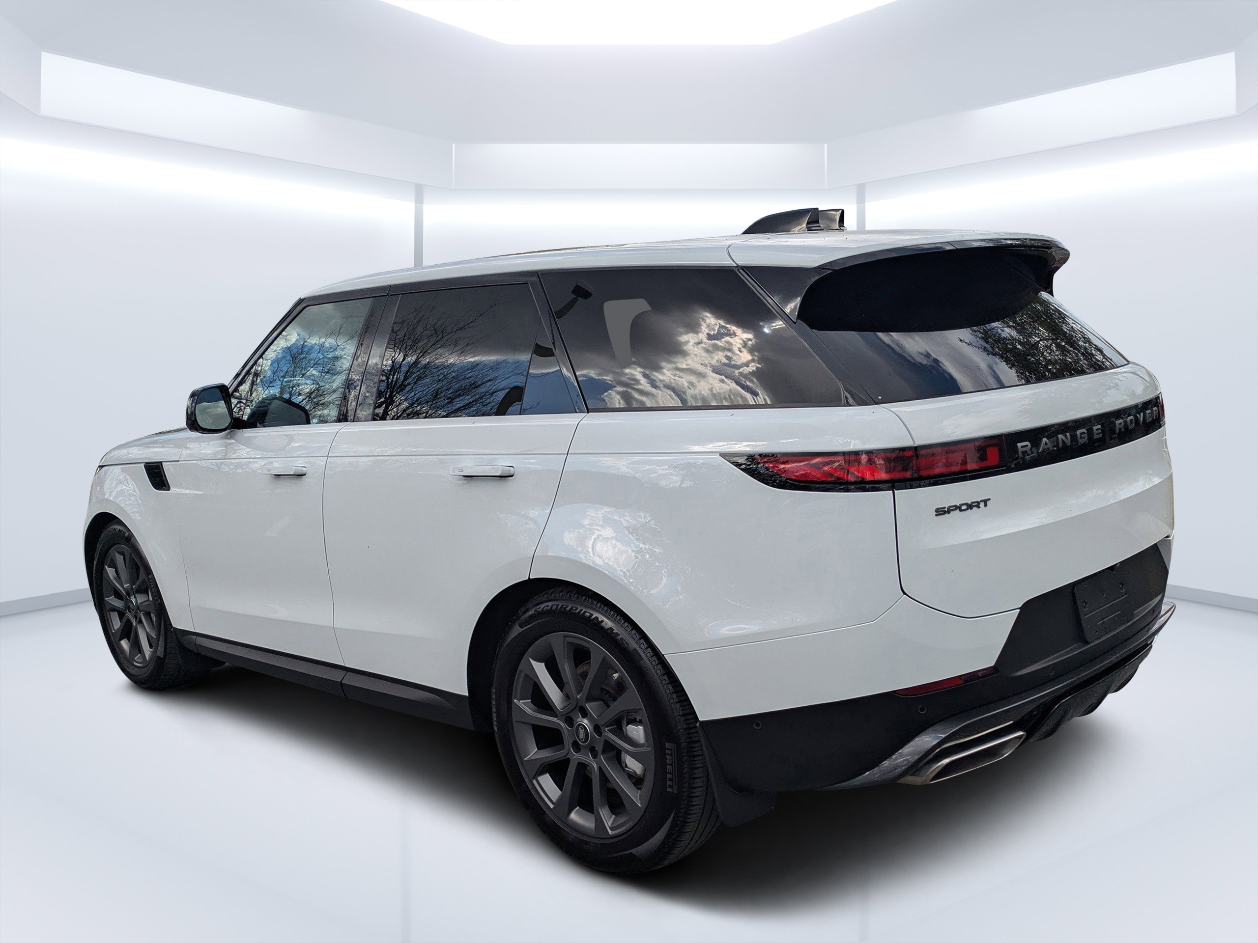 Used 2025 Land Rover Range Rover Sport image 8
