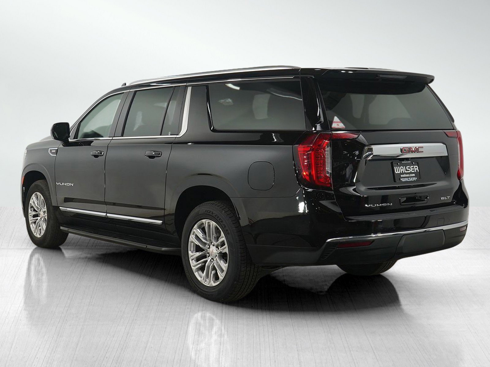 Used 2023 GMC Yukon XL SLT image 4