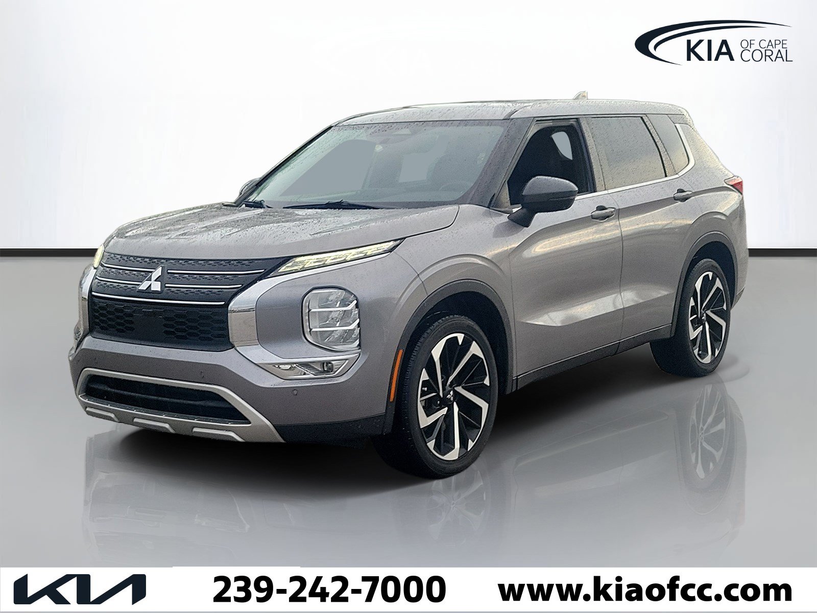 Used 2022 Mitsubishi Outlander SE FWD image 3
