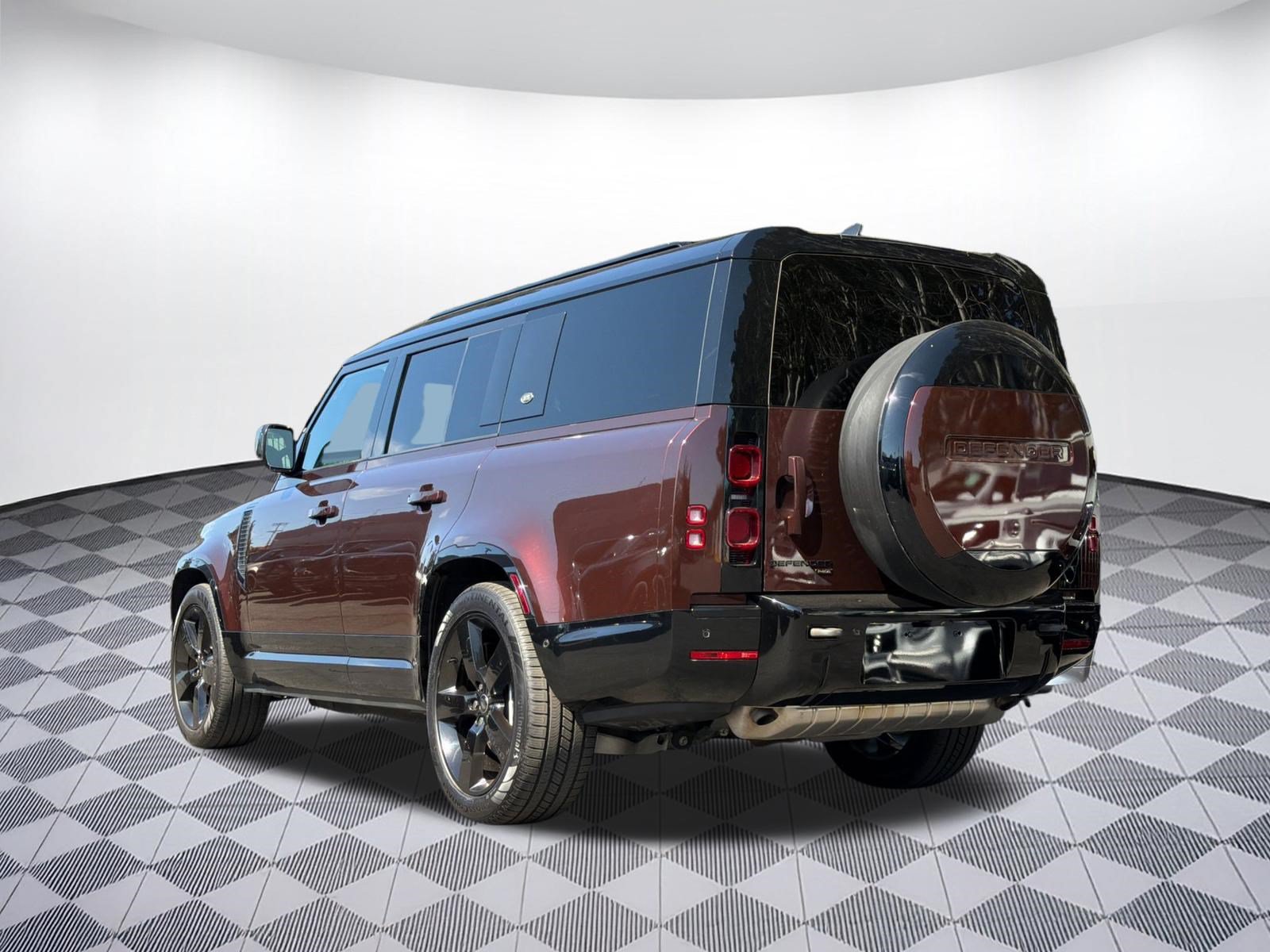 Used 2023 Land Rover Defender 130 X-Dynamic SE AWD/4WD image 3