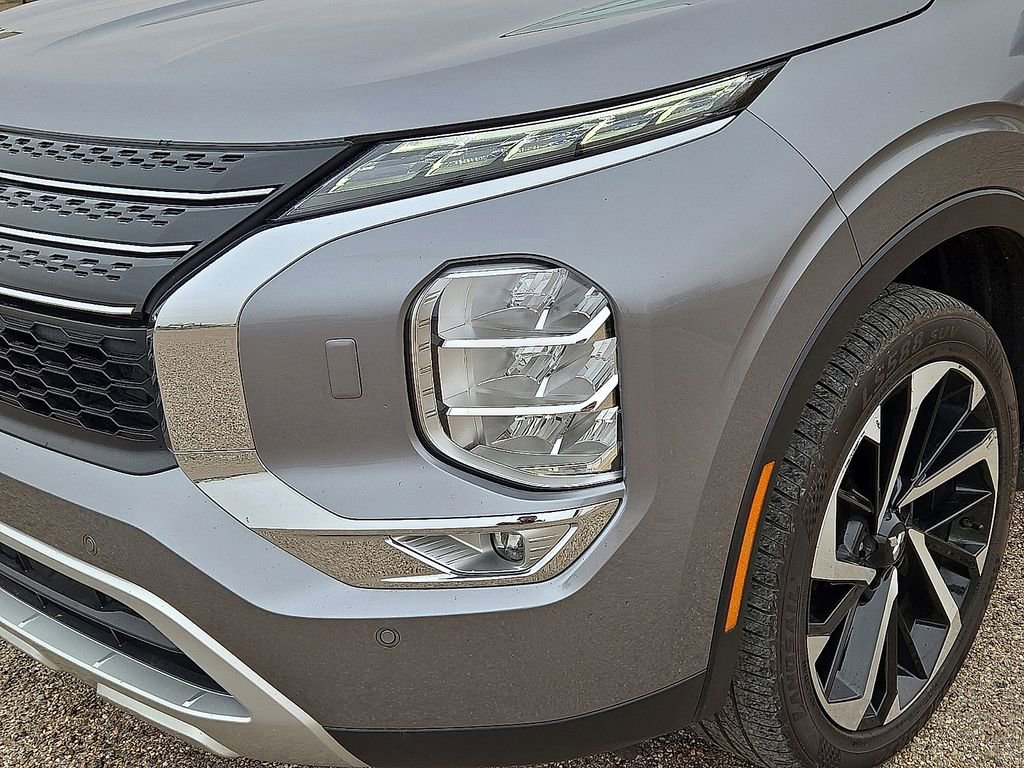 Used 2023 Mitsubishi Outlander SE image 9