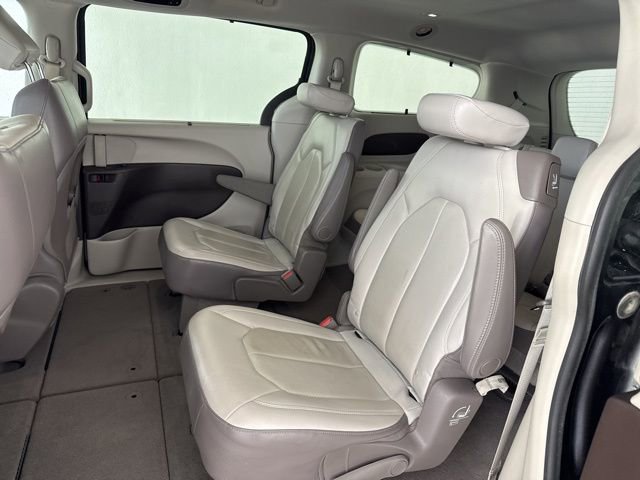Used 2019 Chrysler Pacifica Touring-L w/ Advanced Safetytec Group image 30