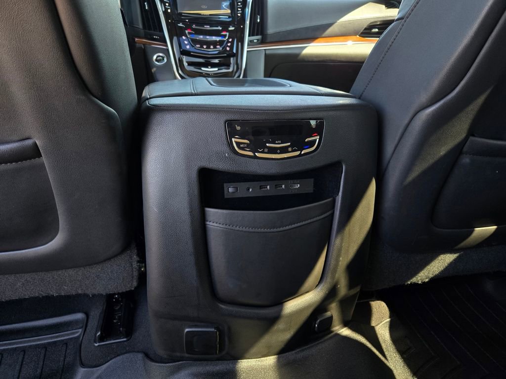Used 2018 Cadillac Escalade ESV Premium Luxury image 32