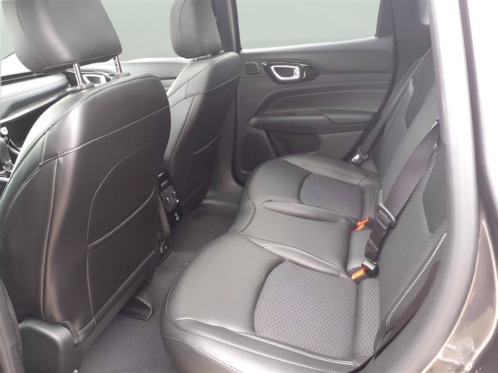 New 2023 Jeep Compass Latitude w/ Sun and Sound Group AWD/4WD image 19