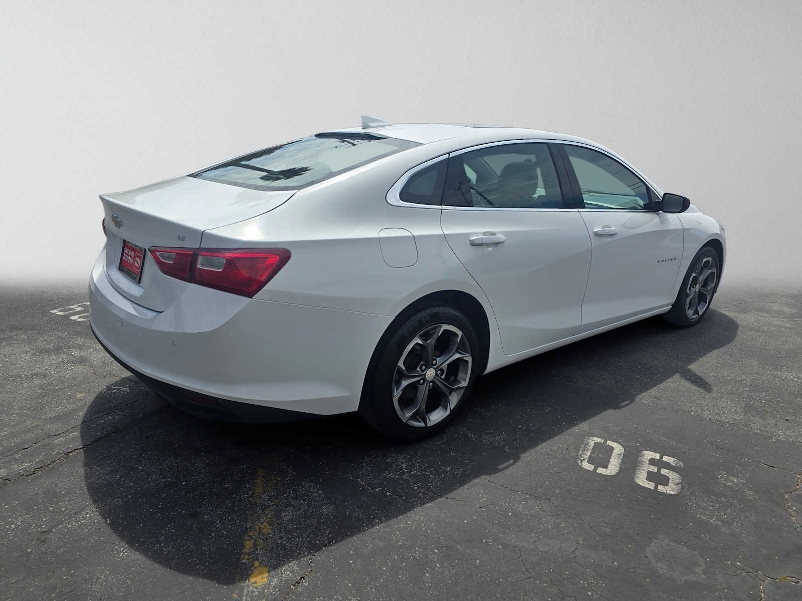 Used 2024 Chevrolet Malibu LT FWD image 3