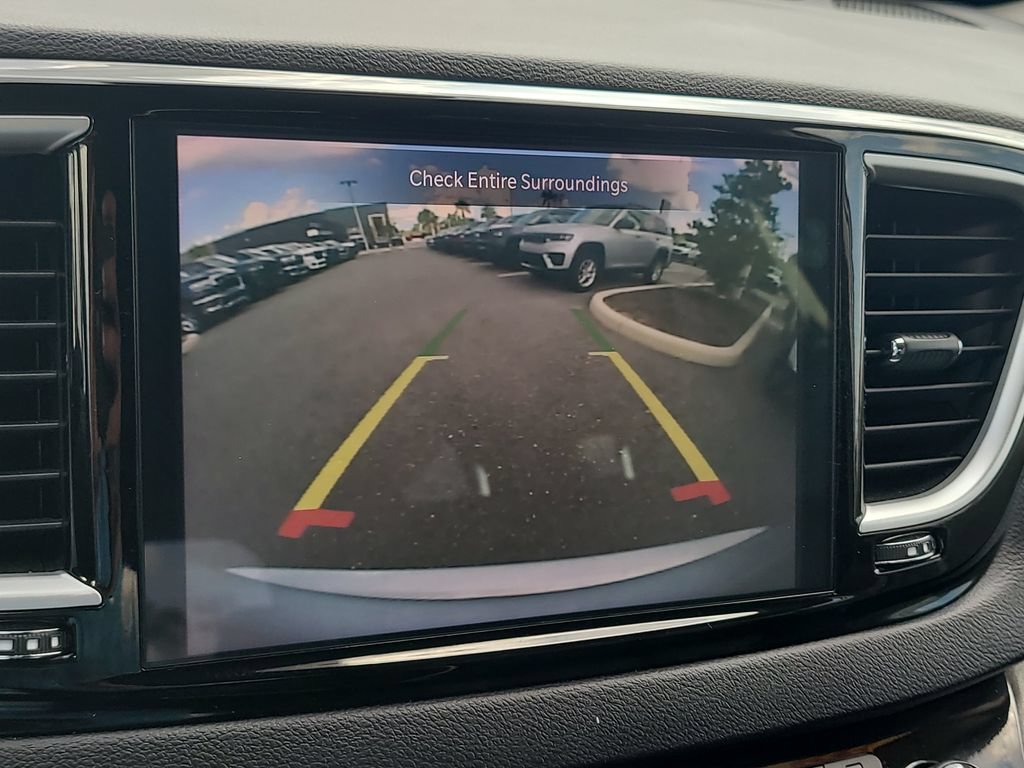 Used 2024 Chrysler Pacifica Touring-L FWD image 27