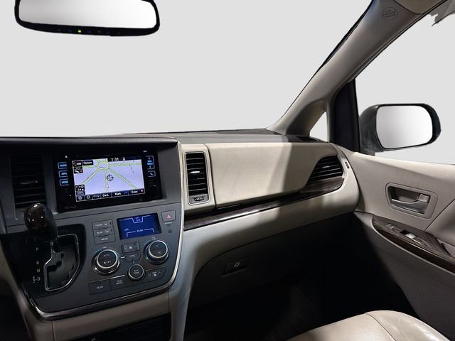 Used 2015 Toyota Sienna XLE Premium image 26