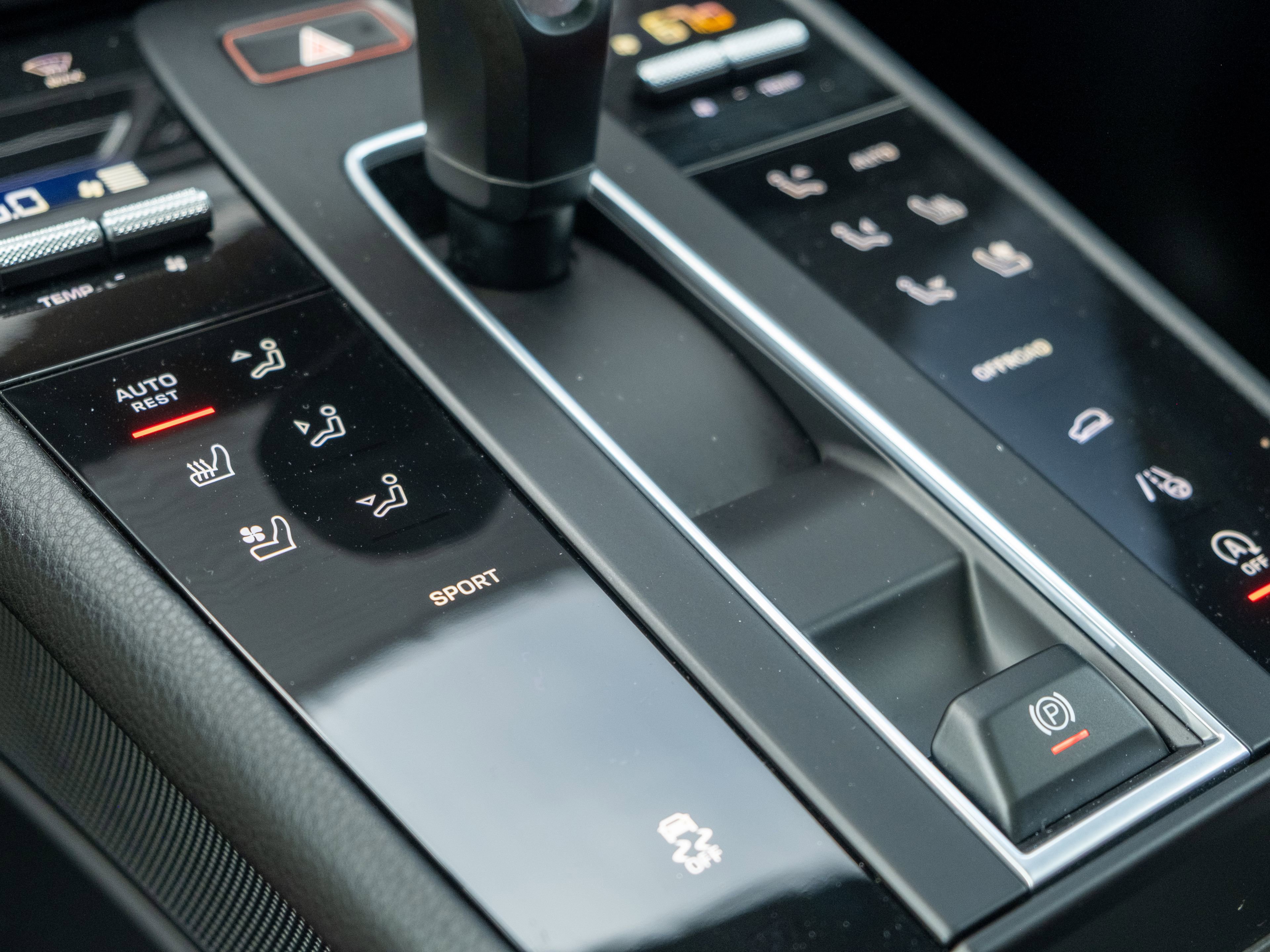 Certified 2025 Porsche Macan image 26