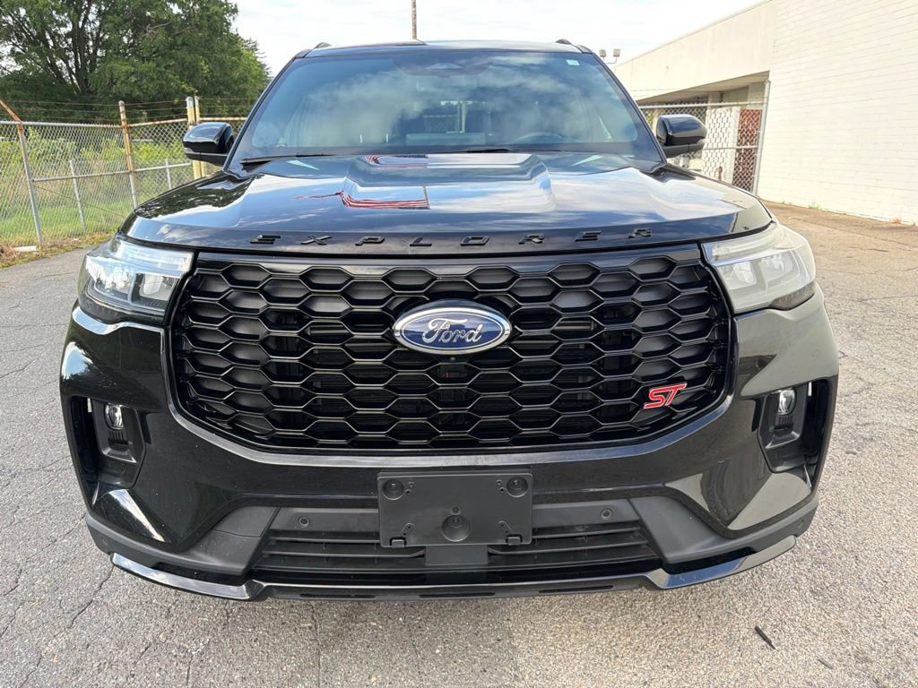 Used 2025 Ford Explorer ST AWD/4WD image 7