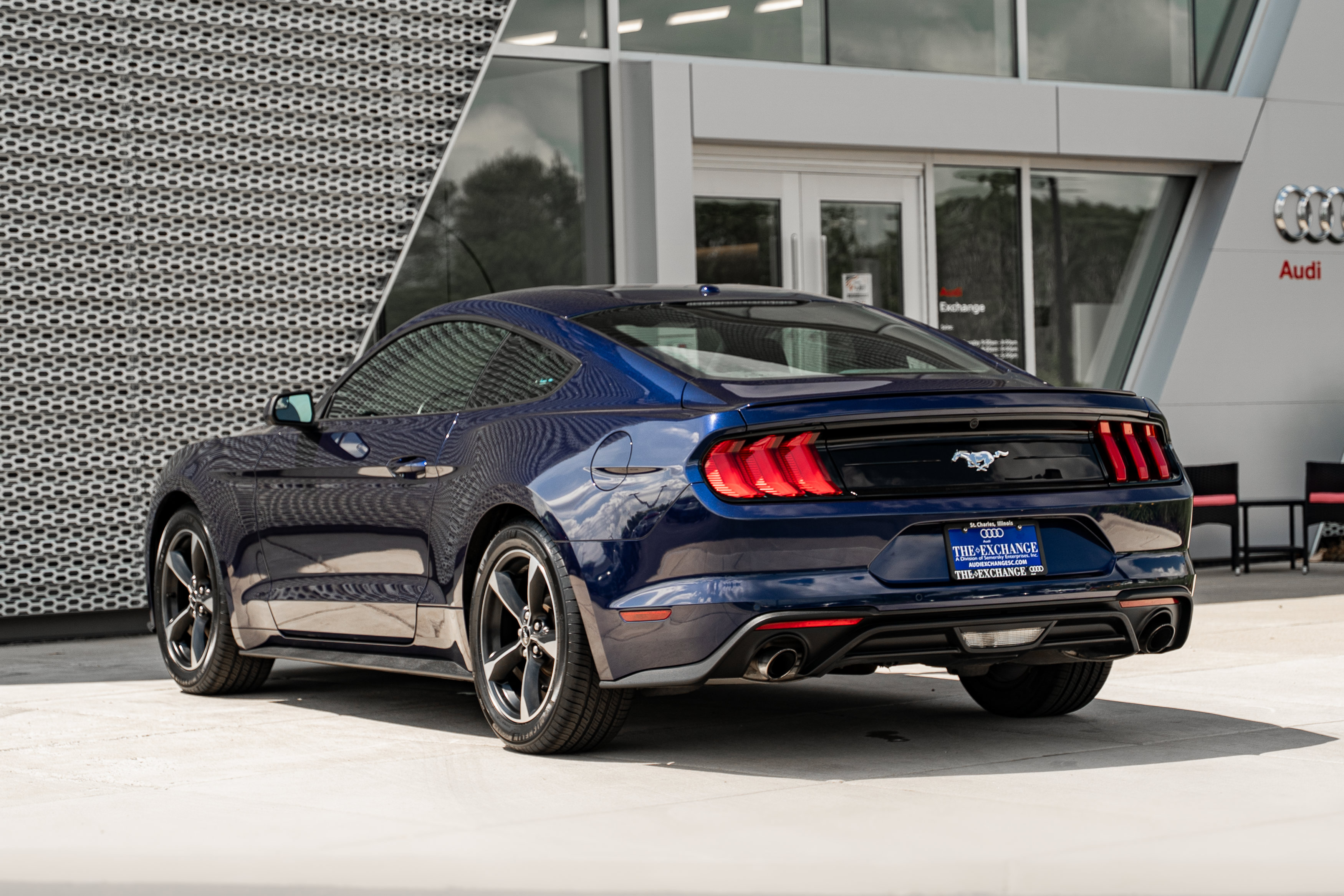 Used 2018 Ford Mustang Coupe w/ Equipment Group 101A RWD image 5