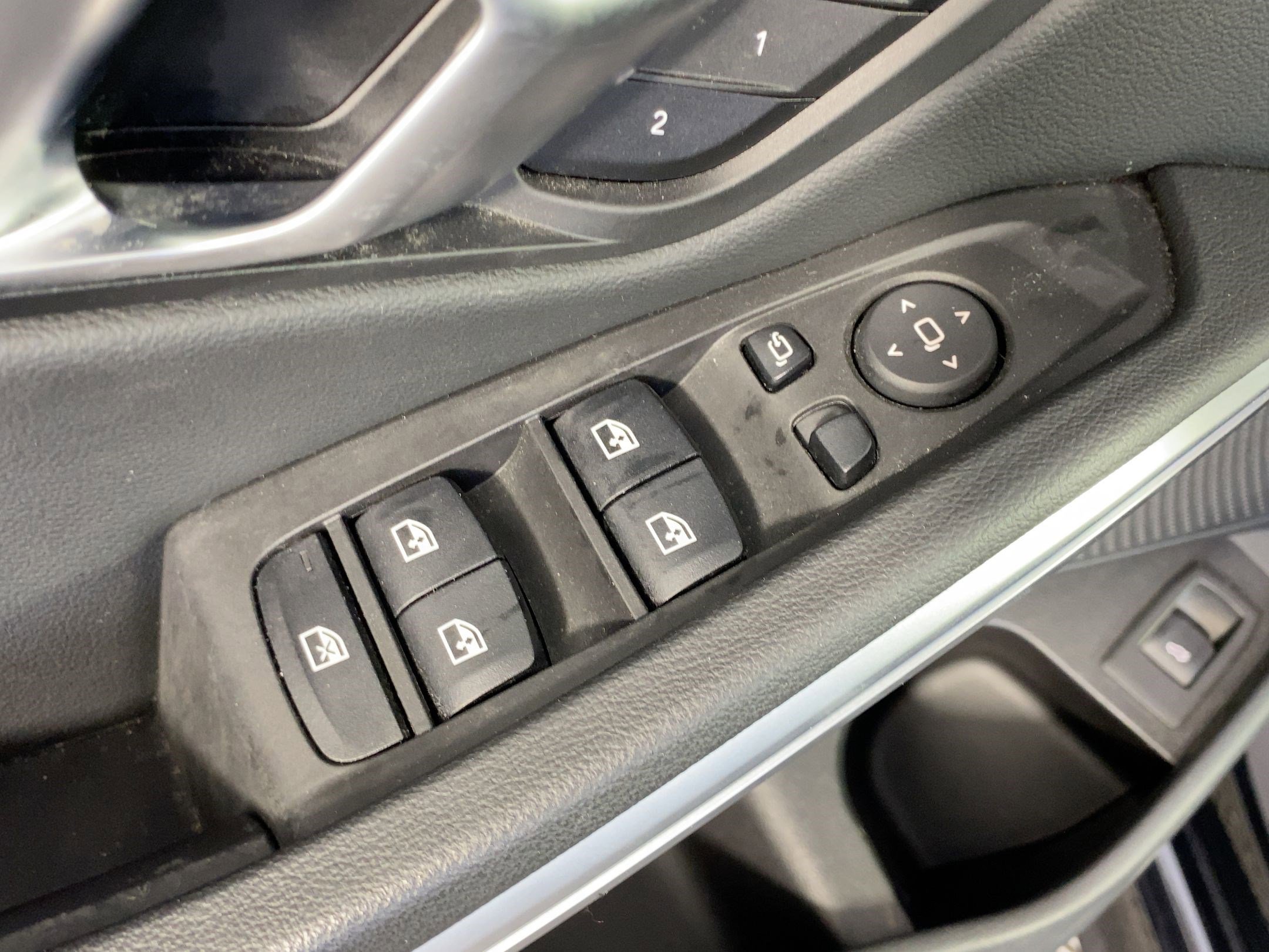 Used 2023 BMW 330i Sedan w/ Premium Package image 21