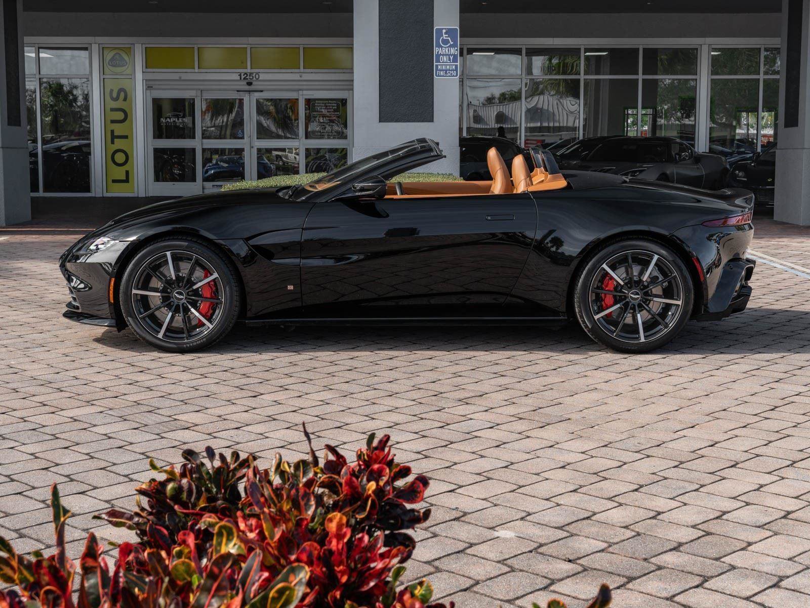Used 2021 Aston Martin V8 Vantage Roadster RWD image 7
