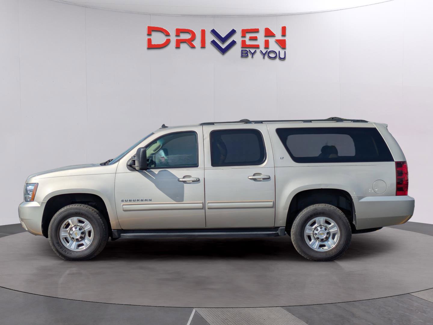 Used 2013 Chevrolet Suburban 2500 LT image 2