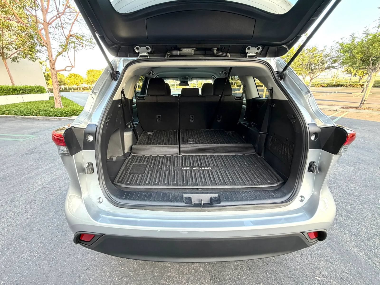 Used 2021 Toyota Highlander L FWD image 16