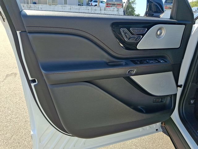 Certified 2025 Lincoln Aviator Black Label AWD/4WD image 12