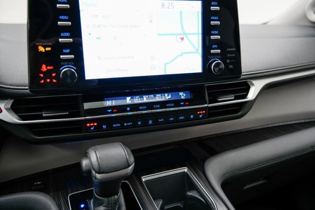 Used 2022 Toyota Sienna Limited image 23