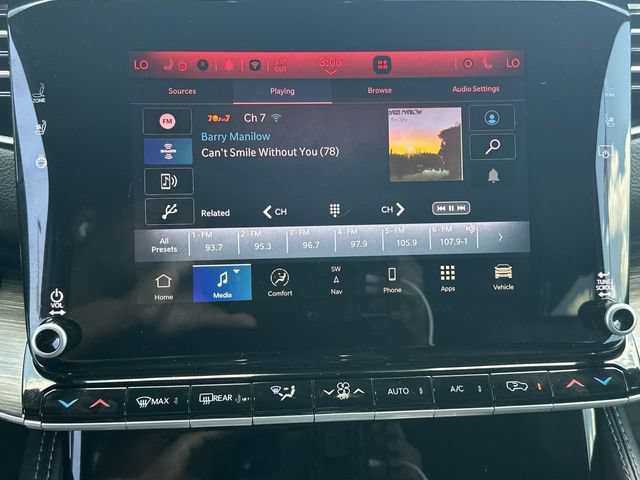 Used 2024 Jeep Wagoneer Series III AWD/4WD image 13