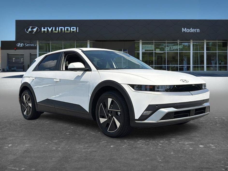 Certified 2025 Hyundai Ioniq 5 SE RWD image 3