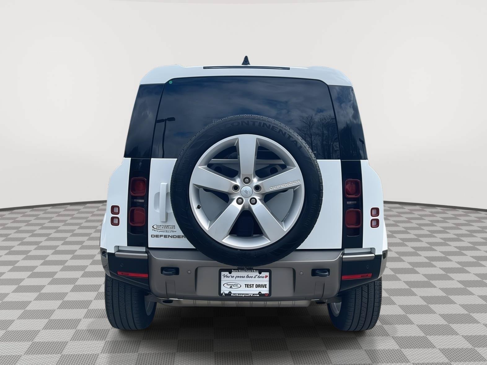 Used 2024 Land Rover Defender 110 X-Dynamic SE AWD/4WD image 7