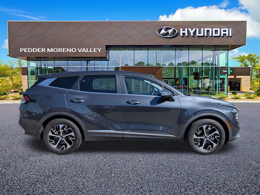 Used 2024 Kia Sportage EX image 3