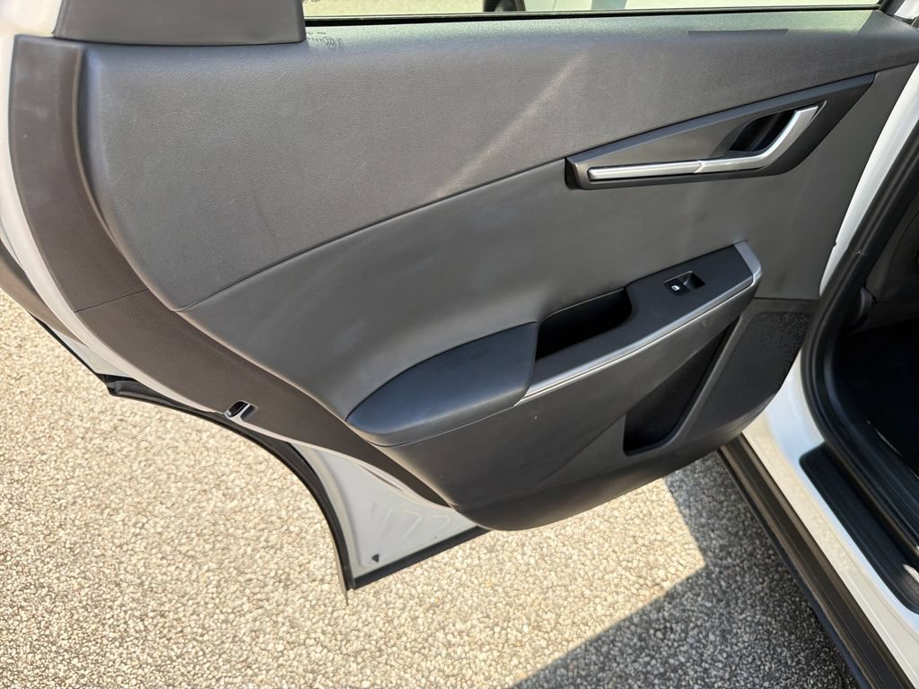 Used 2022 Kia EV6 Light RWD image 21