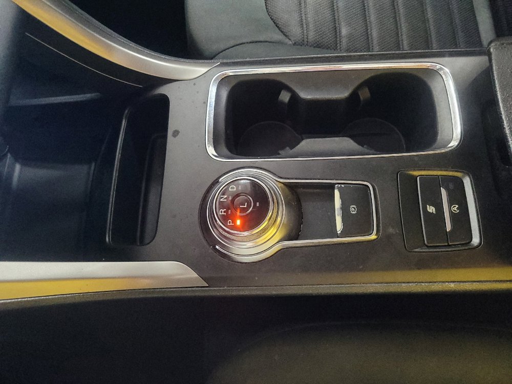 Used 2020 Ford Fusion SE image 26