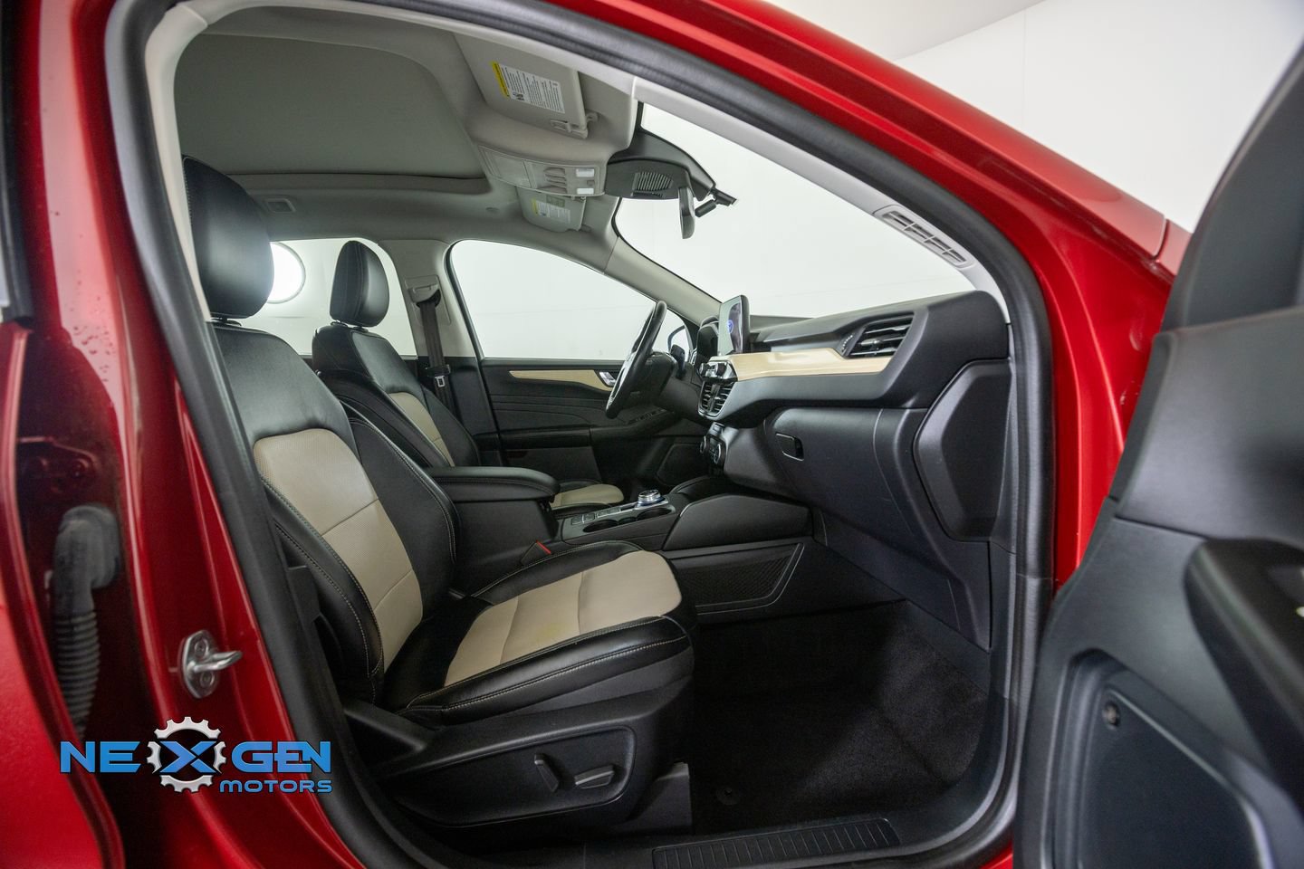Used 2021 Ford Escape Titanium w/ Titanium Elite Package AWD/4WD image 47