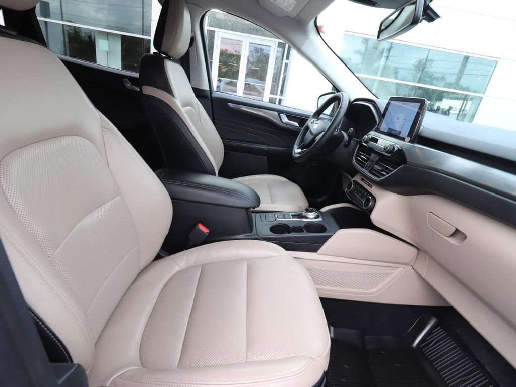 Used 2022 Ford Escape Titanium image 14