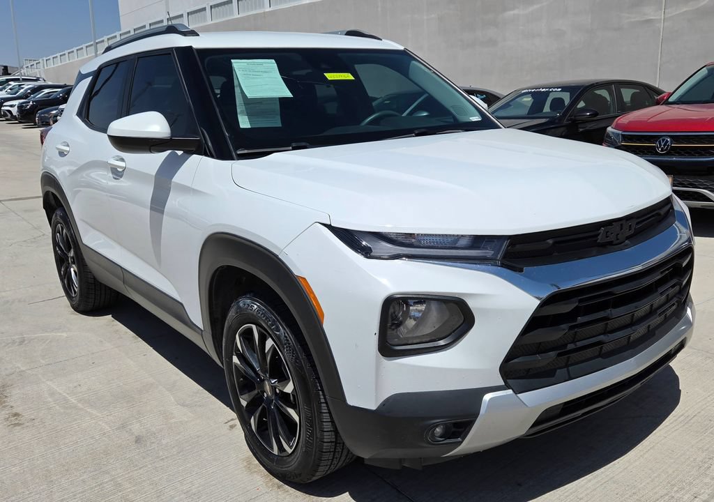 Used 2023 Chevrolet TrailBlazer LT w/ LPO, Blackout Package AWD/4WD image 2