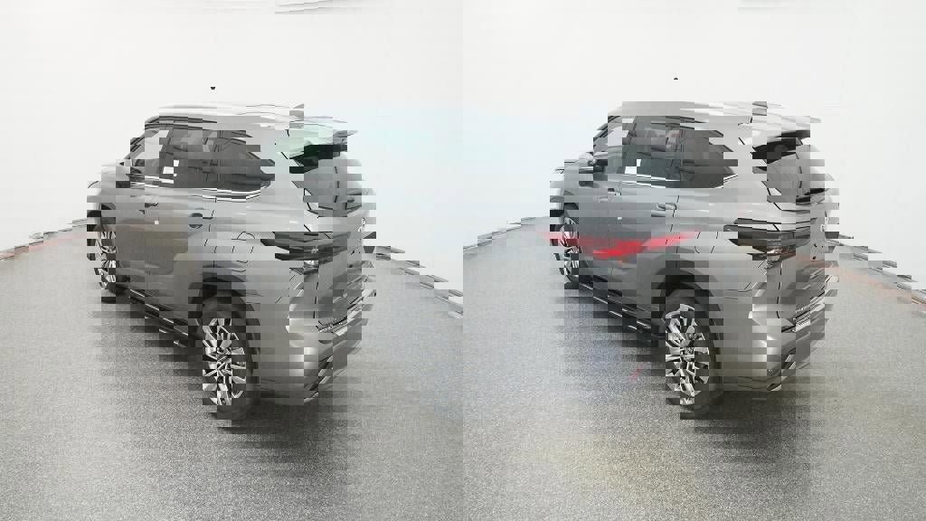 New 2026 Toyota Highlander Platinum image 5