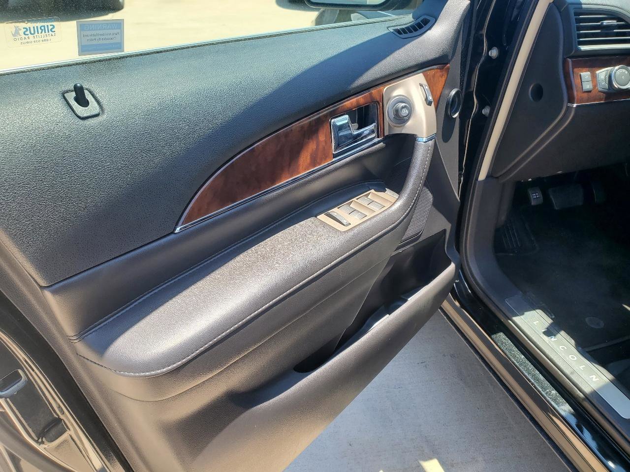 Used 2015 Lincoln MKX AWD w/ Equipment Group 102A image 17