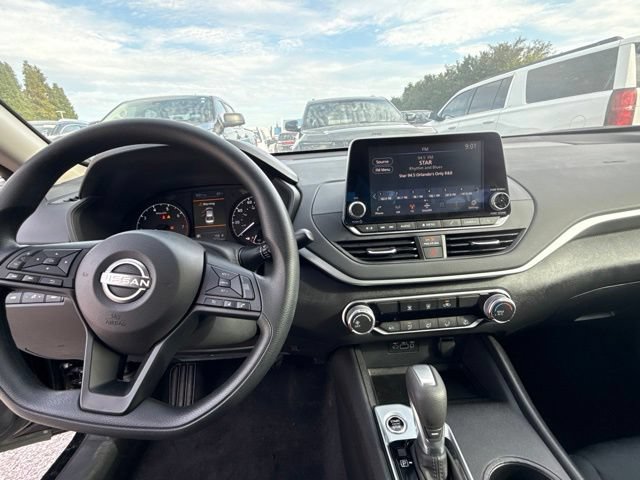 Used 2025 Nissan Altima 2.5 S FWD image 11