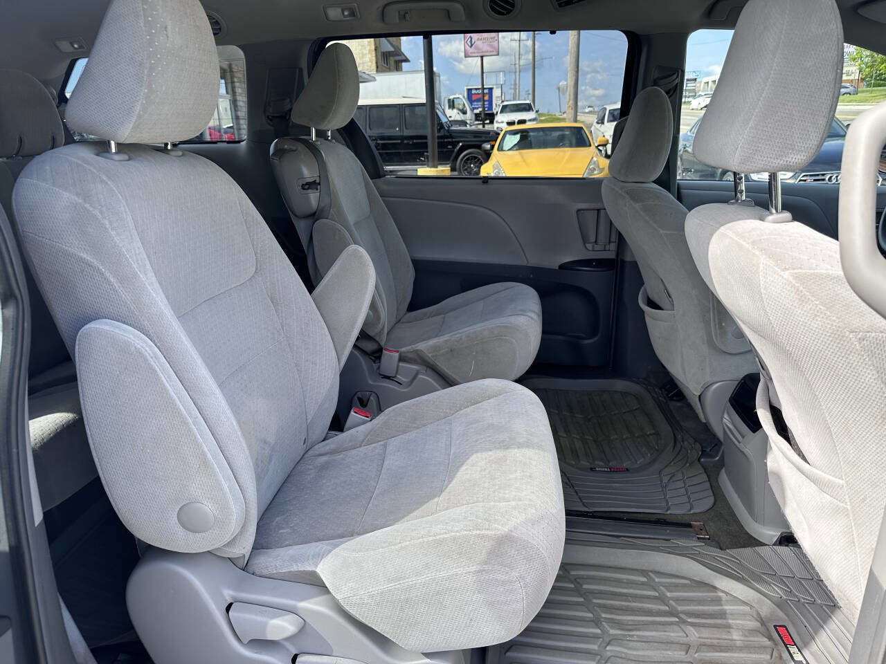 Used 2015 Toyota Sienna LE FWD image 12