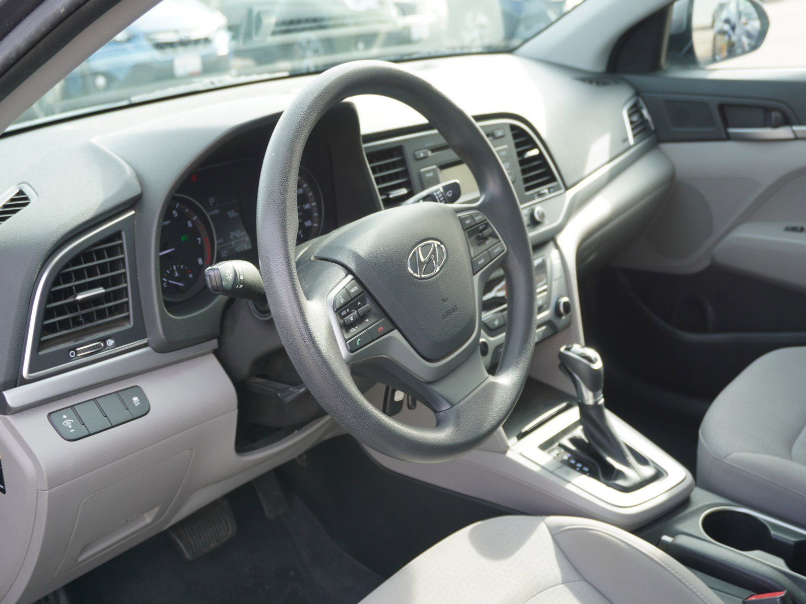 Used 2018 Hyundai Elantra SE image 17