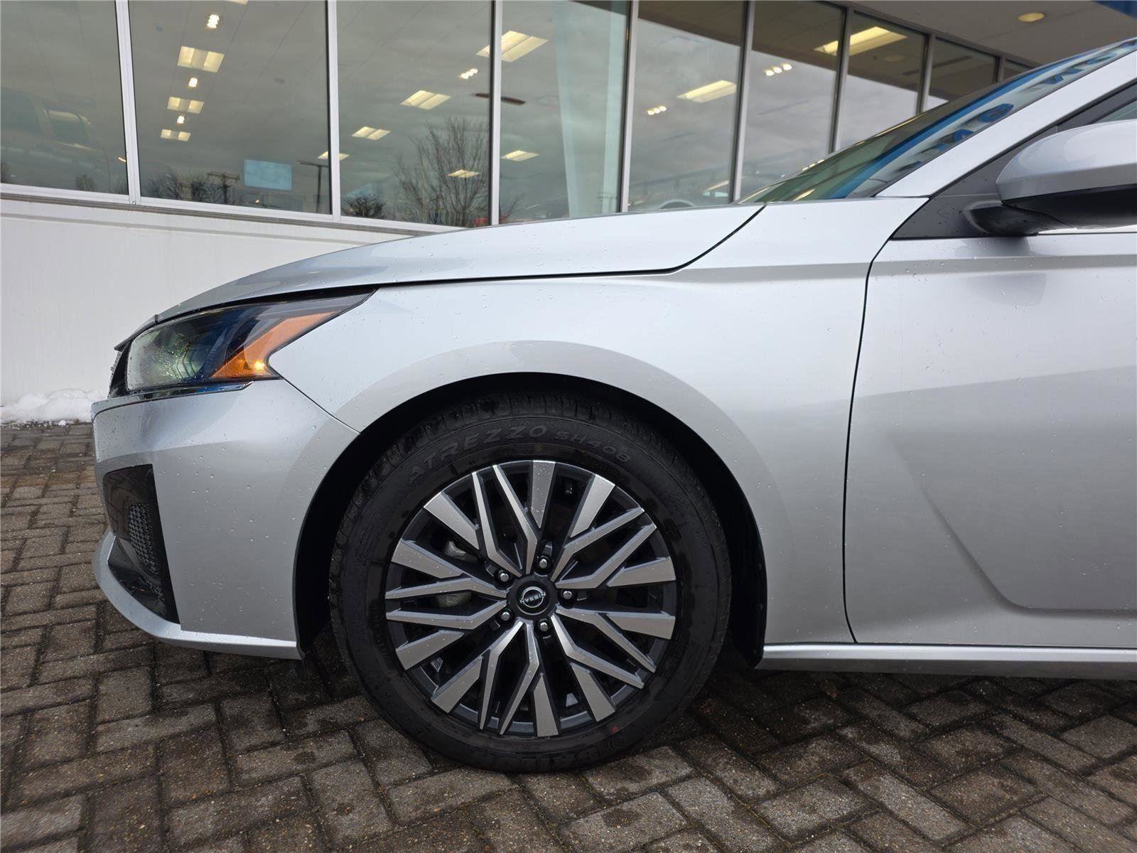 Used 2023 Nissan Altima 2.5 SV FWD image 9