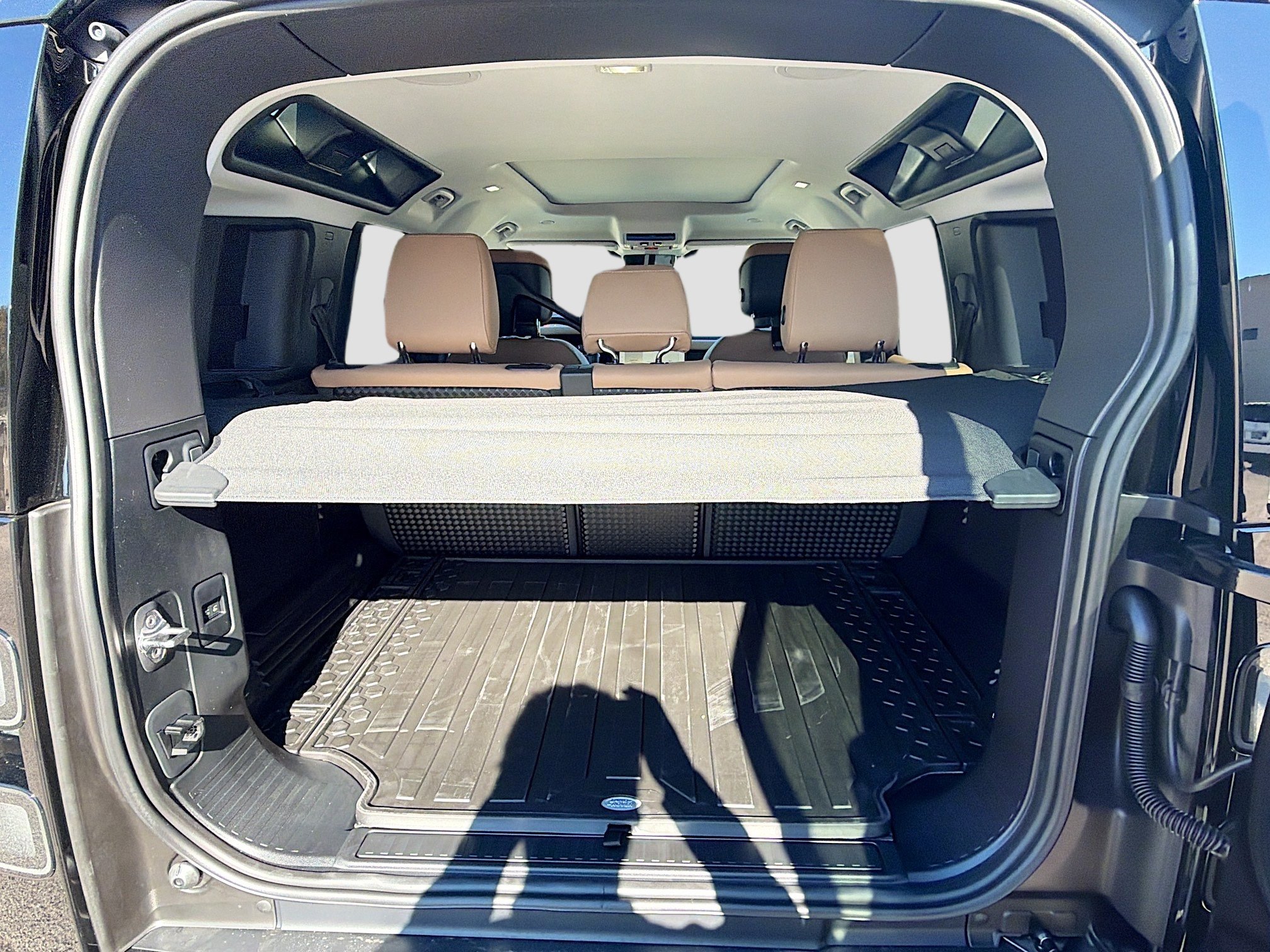 New 2026 Land Rover Defender 110 X-Dynamic SE image 12