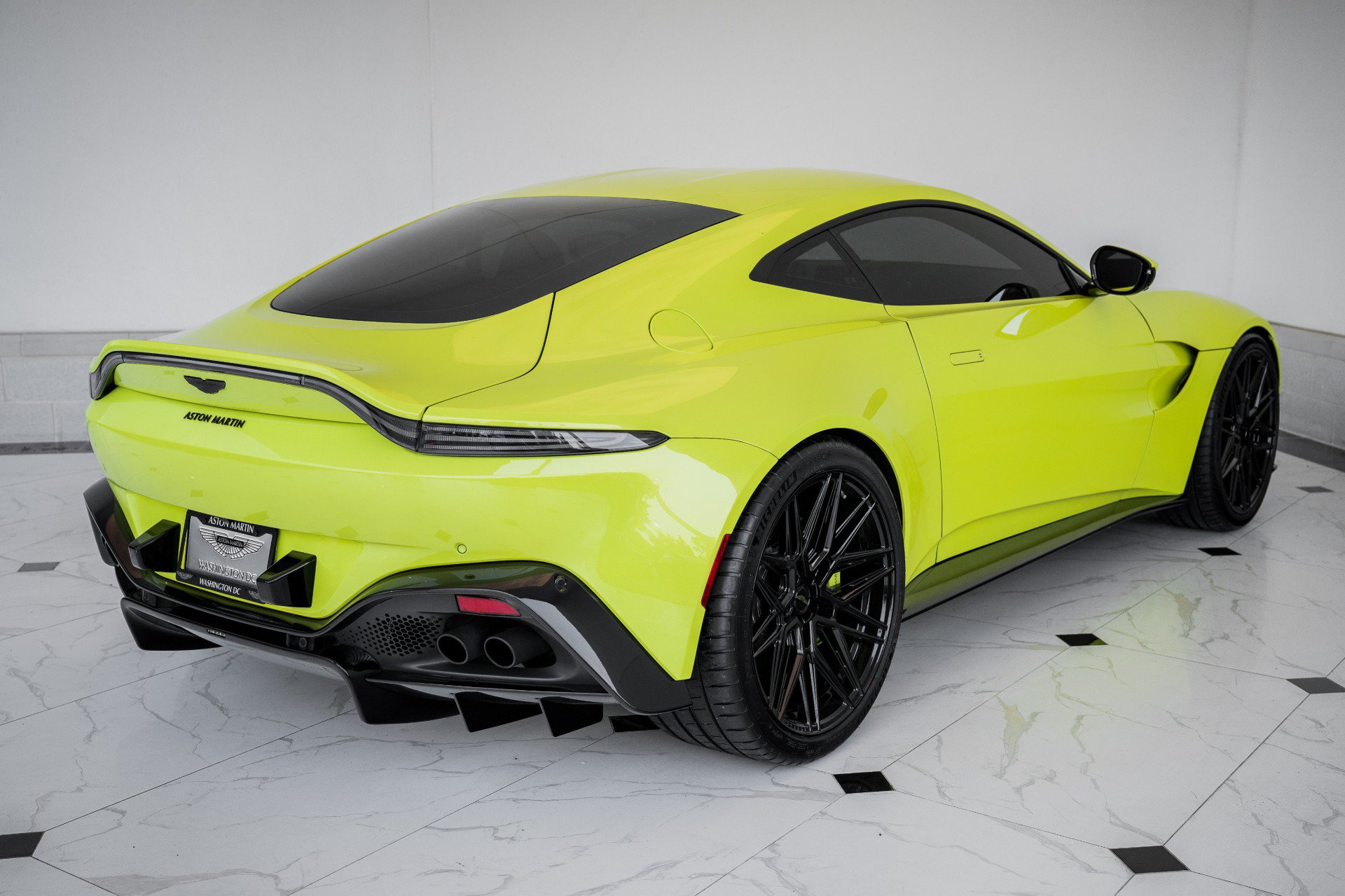 Used 2020 Aston Martin V8 Vantage Coupe RWD image 31