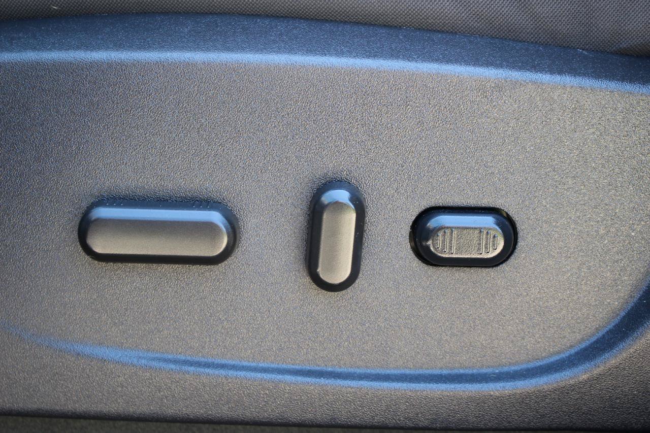 Used 2018 Ford C-MAX SE w/ Cold Weather Package FWD image 15