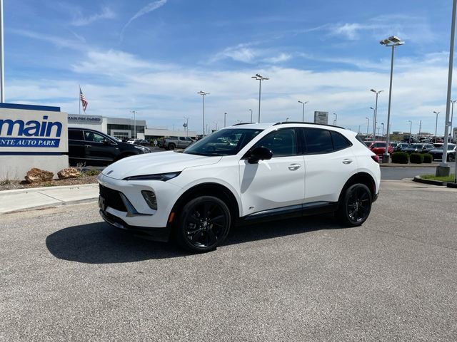 Used 2025 Buick Envision Sport Touring image 2