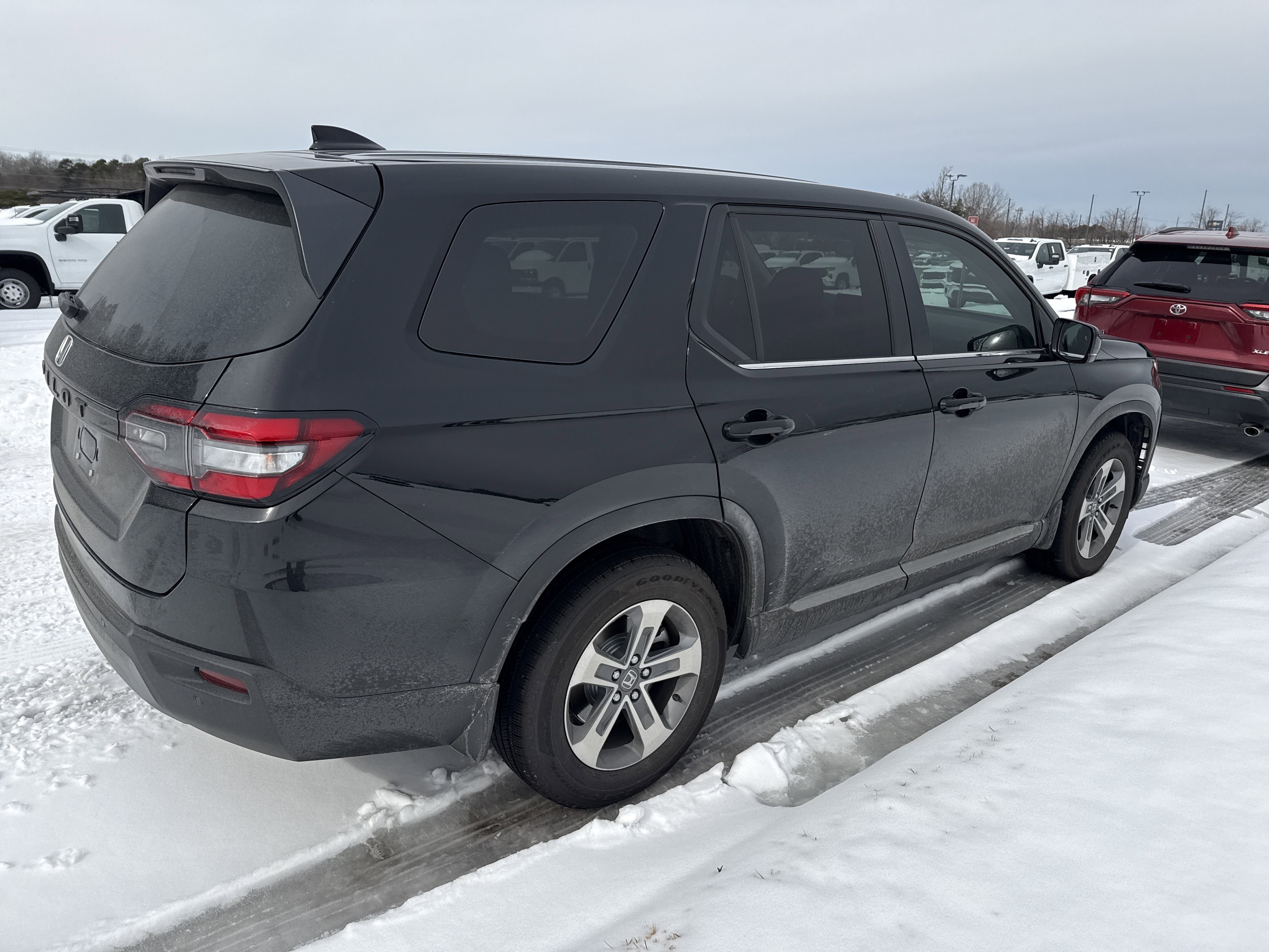 Used 2025 Honda Pilot EX-L image 10