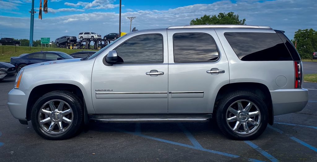 Used 2014 GMC Yukon Denali AWD/4WD image 16