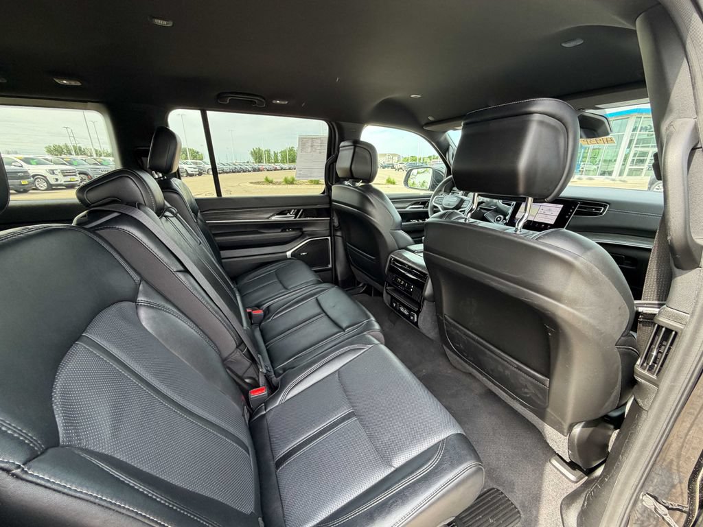 Used 2024 Jeep Wagoneer Series II w/ Flexible Seating Group AWD/4WD image 26