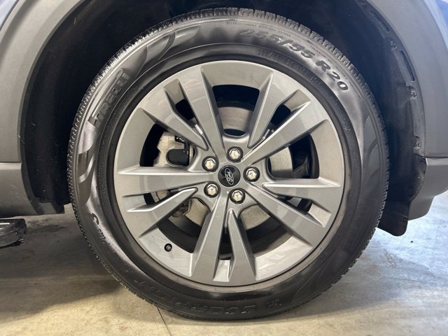 Used 2021 Ford Explorer XLT w/ Equipment Group 202A AWD/4WD image 10