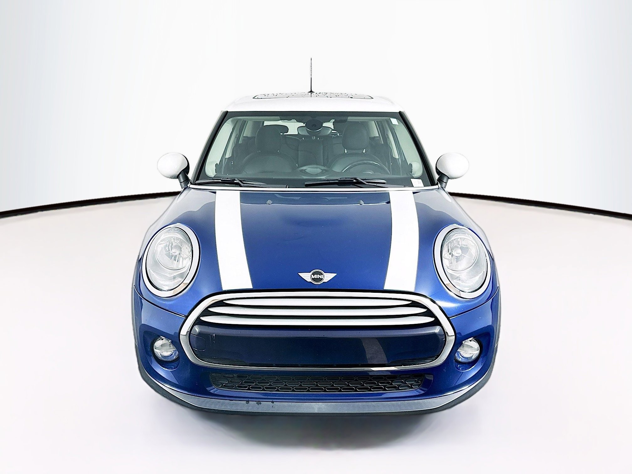 Used 2015 MINI Cooper 4-Door Hardtop FWD image 2