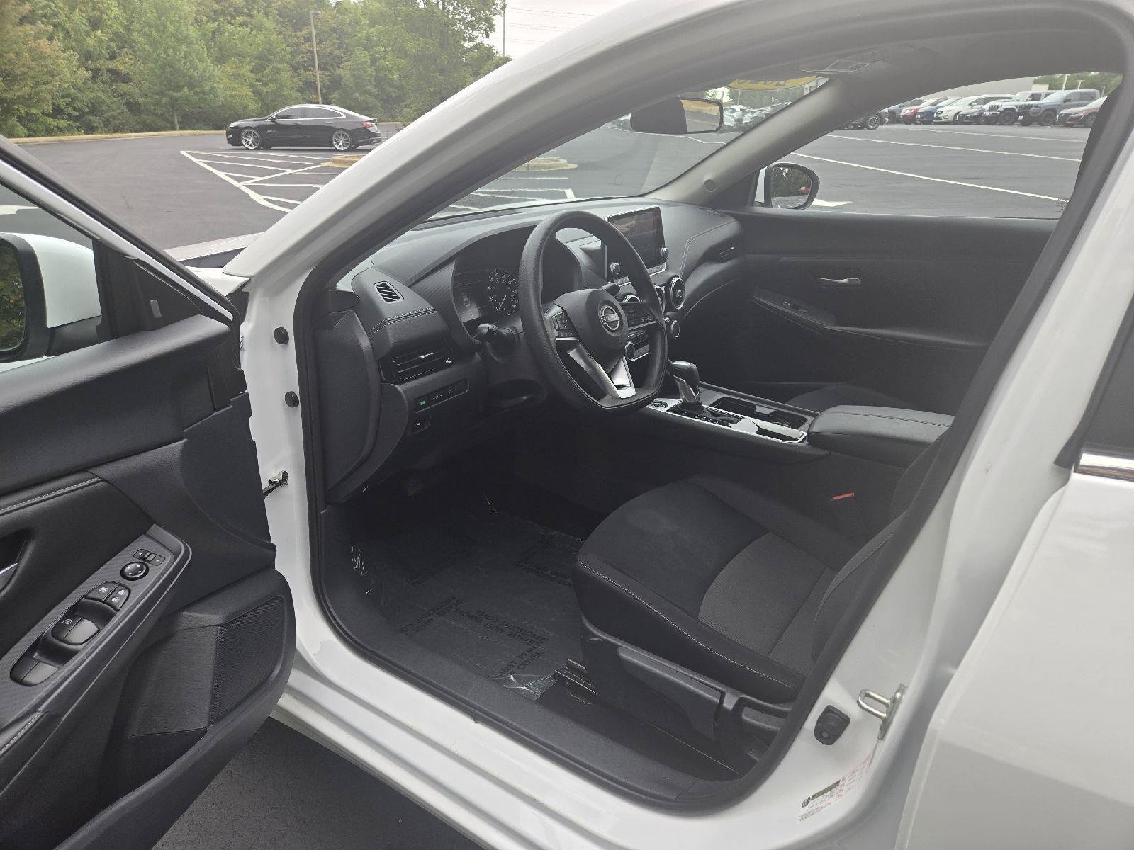 Used 2025 Nissan Sentra SV FWD image 11
