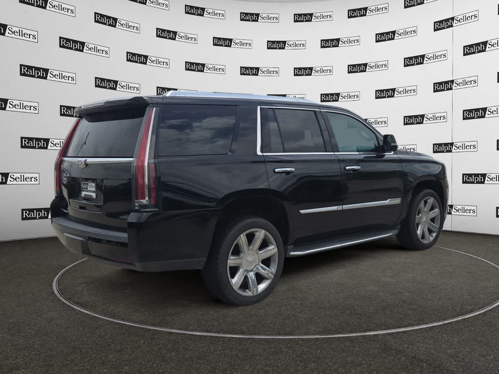 Used 2018 Cadillac Escalade Luxury AWD/4WD image 6