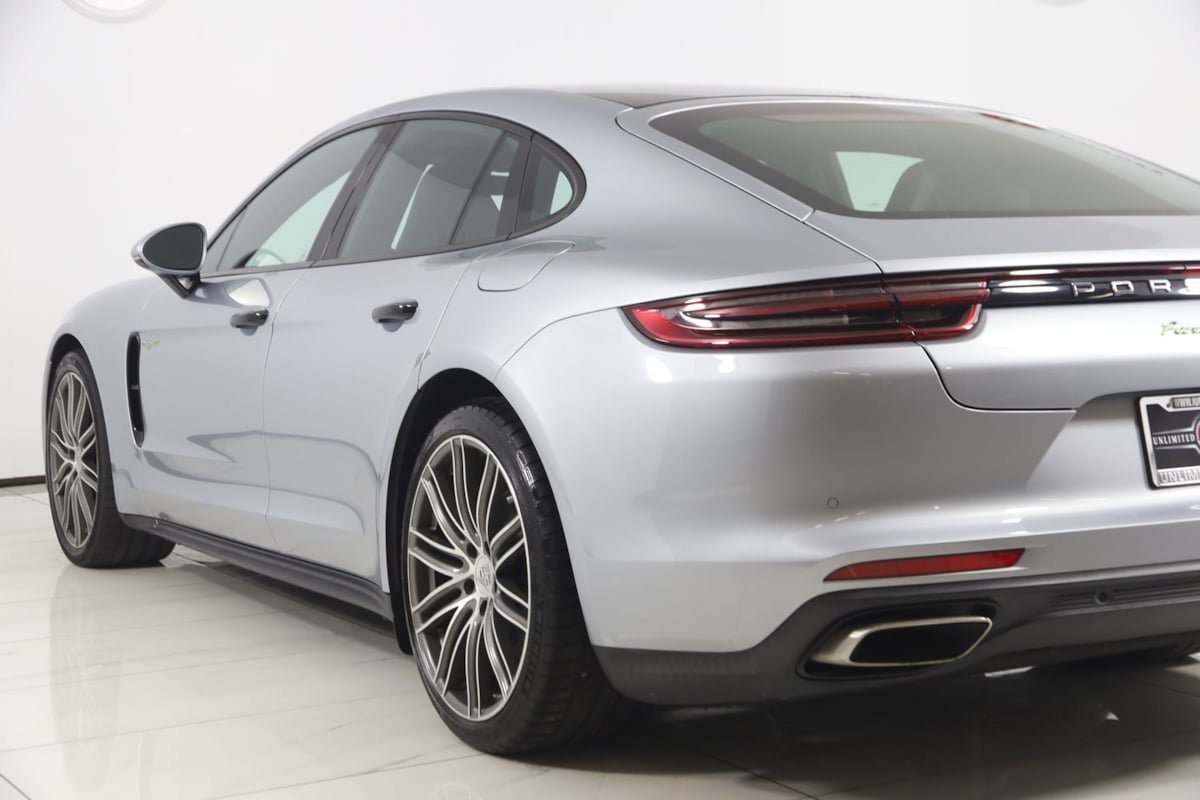 Used 2018 Porsche Panamera 4 AWD/4WD image 32