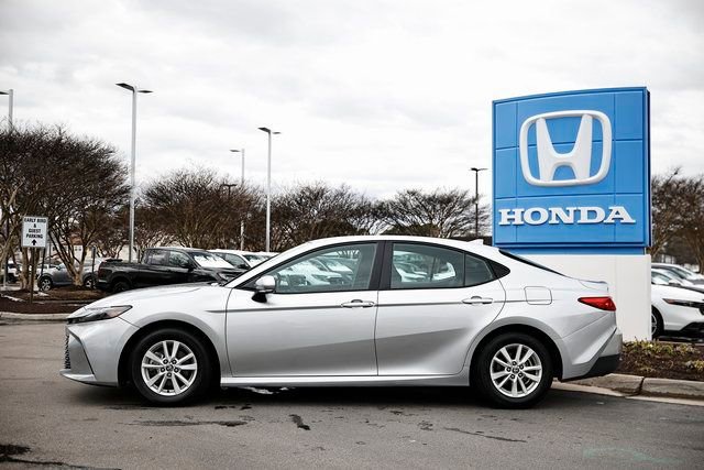 Used 2025 Toyota Camry LE image 4